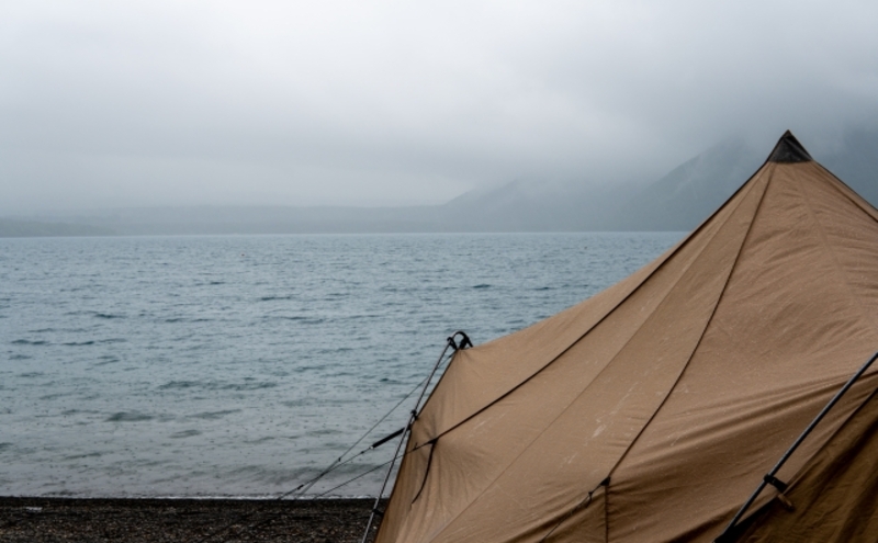 雨キャンプの風景