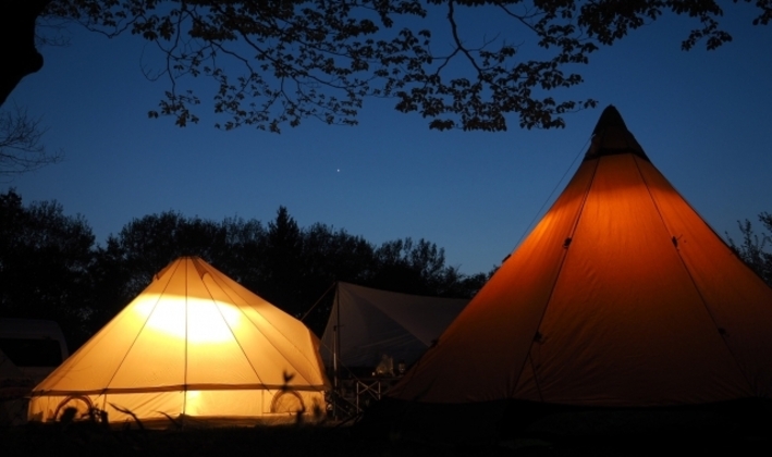 キャンプの夜の風景